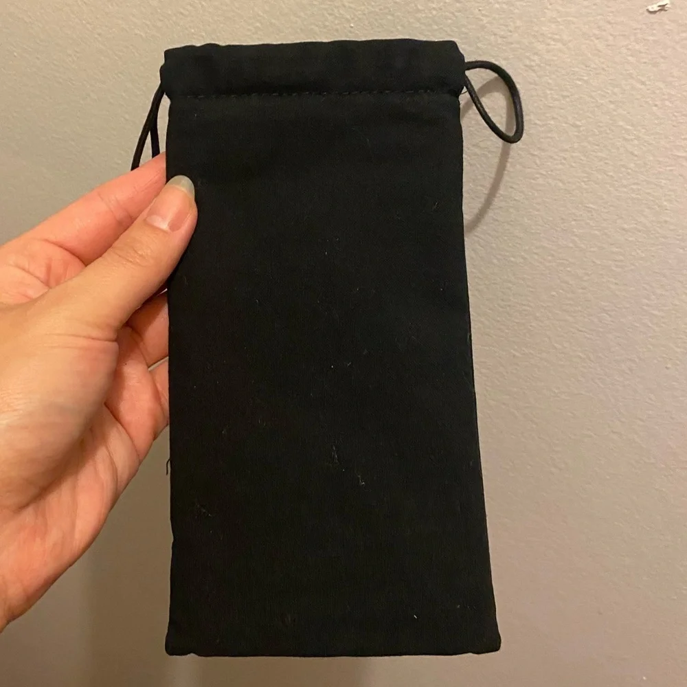 Chanel glasses sleeve - Picture 3 of 4
